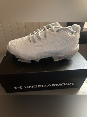 Under Armour White Kids Baseball Cleats Size 2y- New in Box